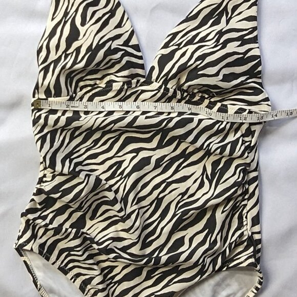Deep V-neck ruched one-piece swimsuit zebra print medium EUC Old Navy - Picture 2 of 7